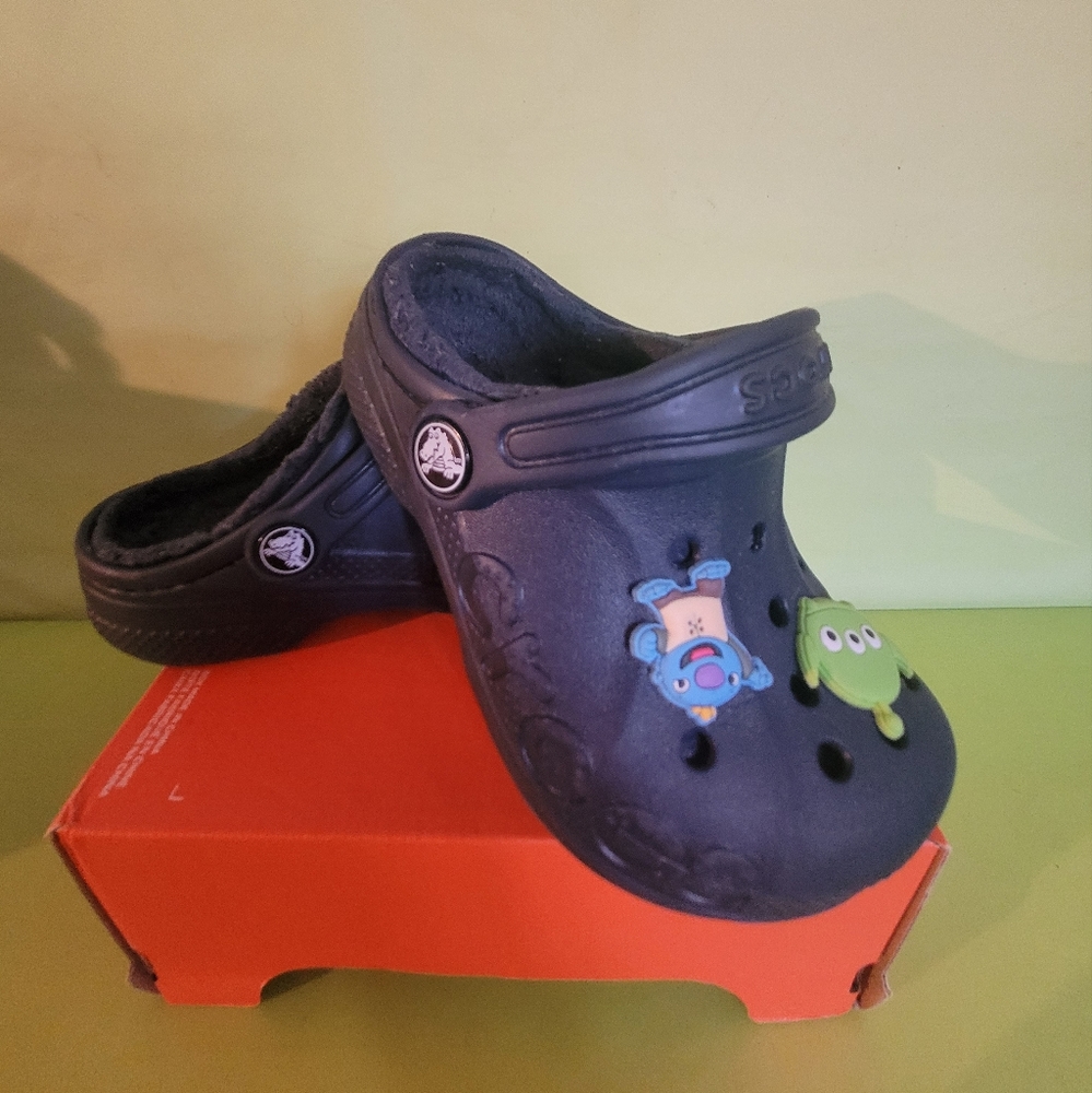 Crocs toddler size 9 lined